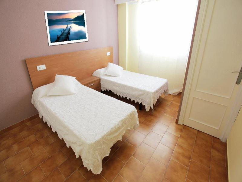 Отель Nou Rocamar Сан-Карлос-де-ла-Рапита Экстерьер фото